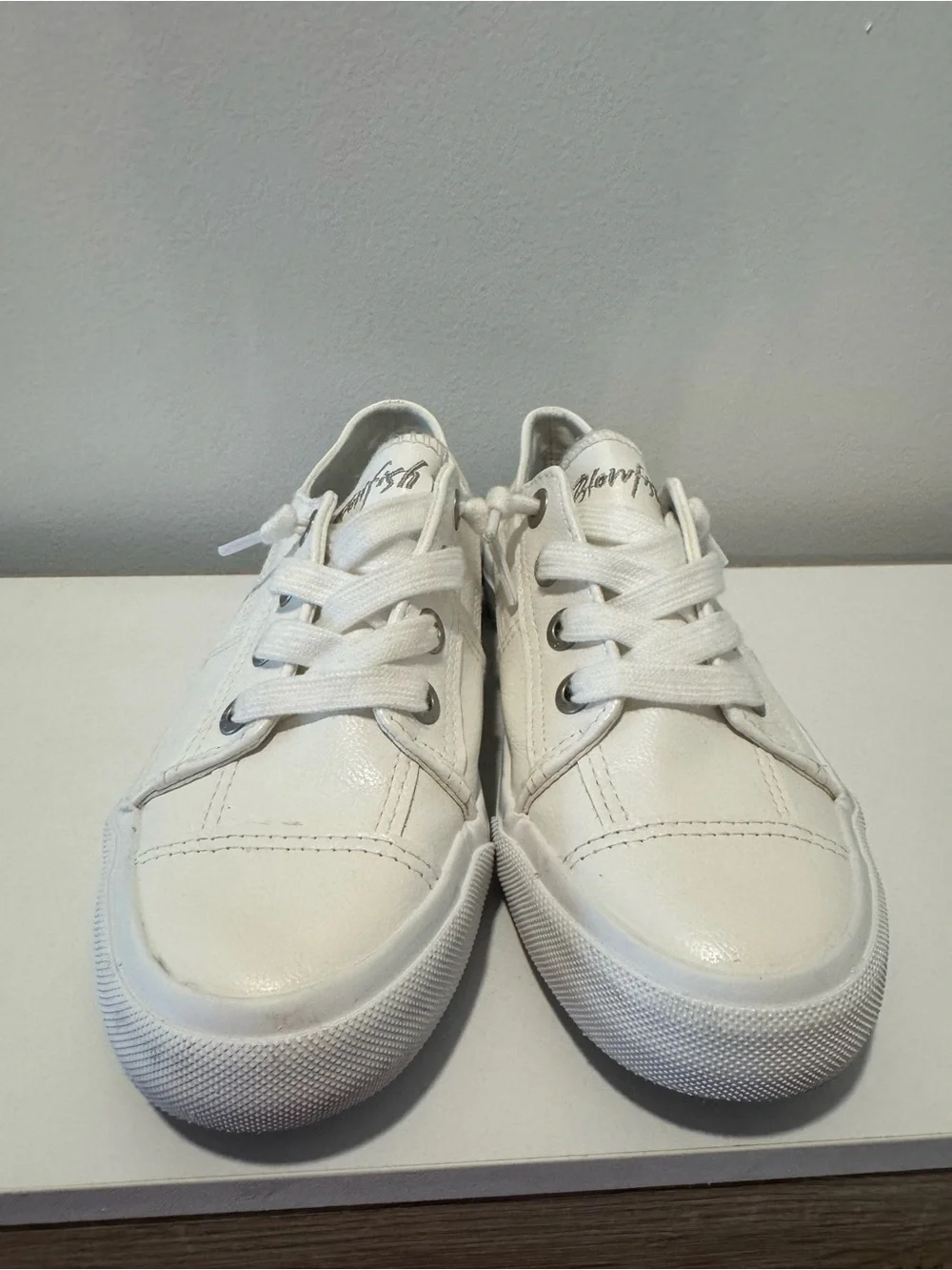 Blowfish Women's Low-Top White Canvas-Style Lace-Up Sneakers
